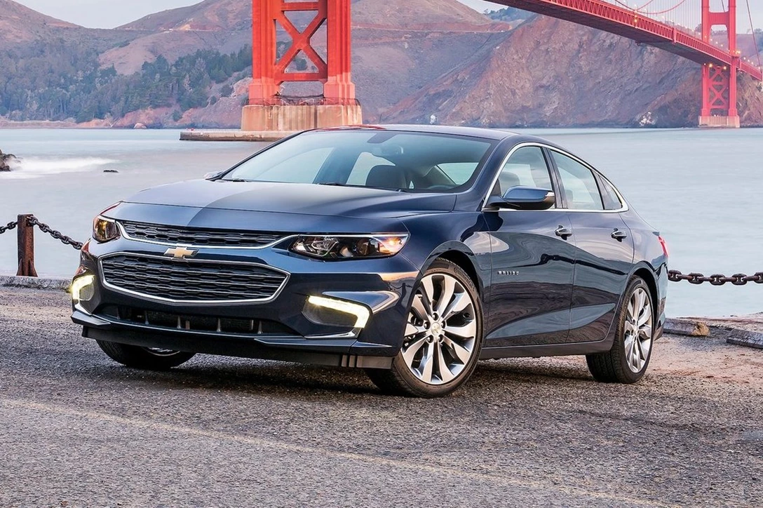 1604513-Chevrolet-Malibu-2016-1600-02.jpg