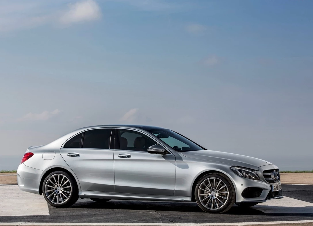 1648678-Mercedes-Benz-C-Class-2016-02.jpg