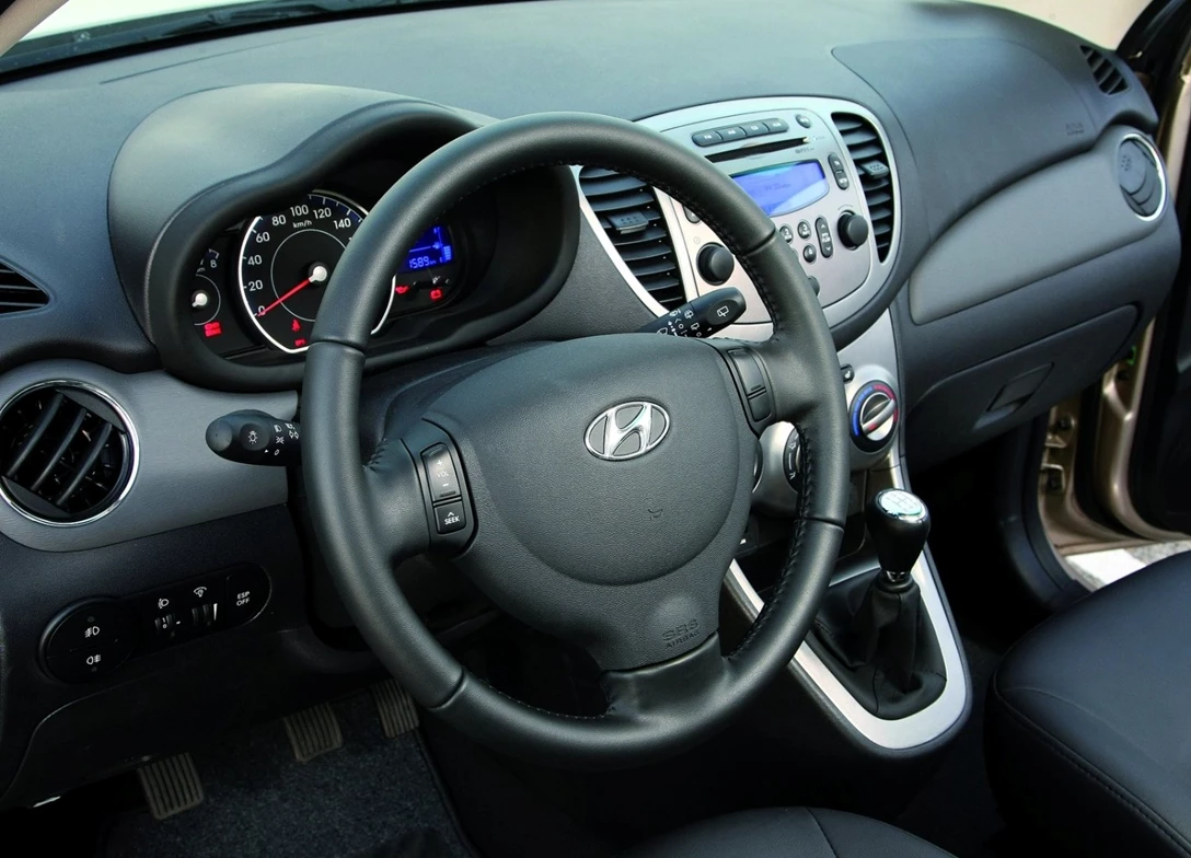 1686882-Hyundai-i10-2011-05.jpg