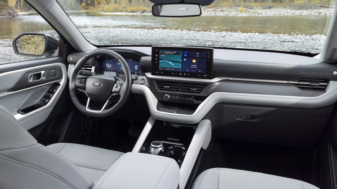 1692661-2025 Ford Explorer Platinum_03-min.jpg