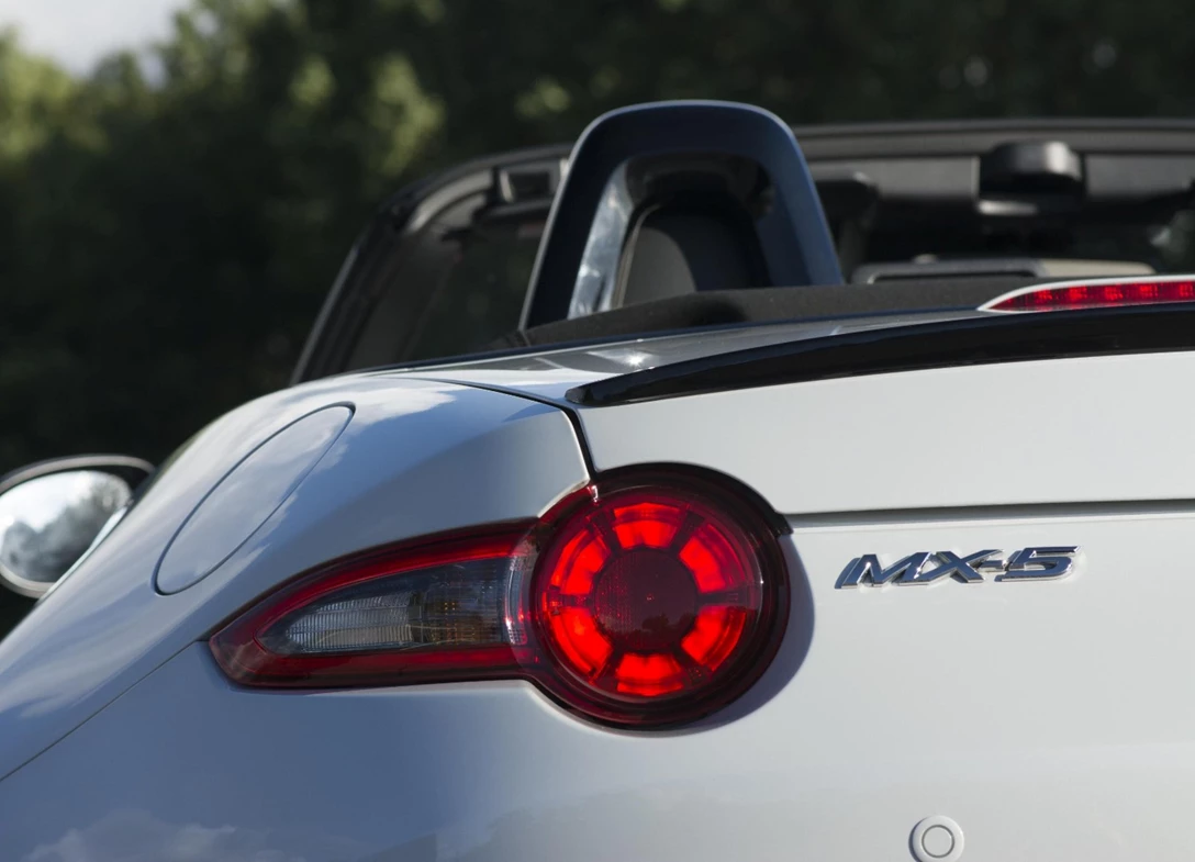 1690539-Mazda-MX-5-2017-10.jpg