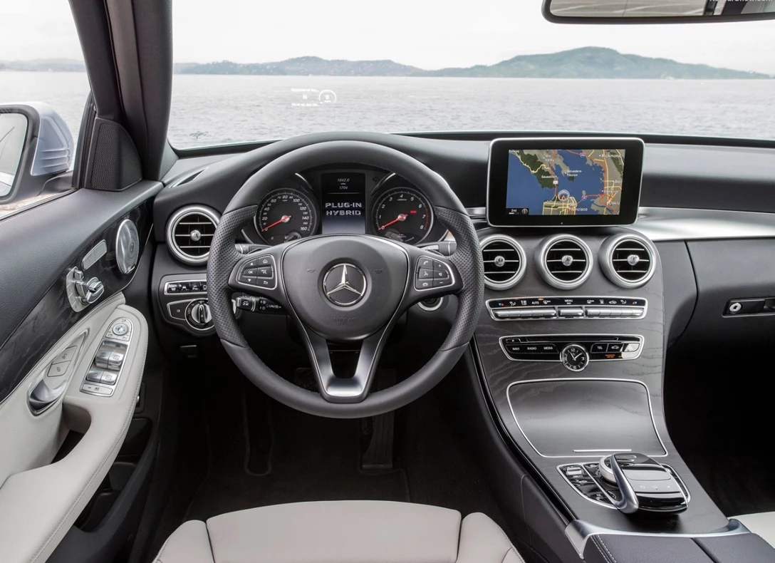 1648660-Mercedes-Benz-C-Class-2017-09.jpg
