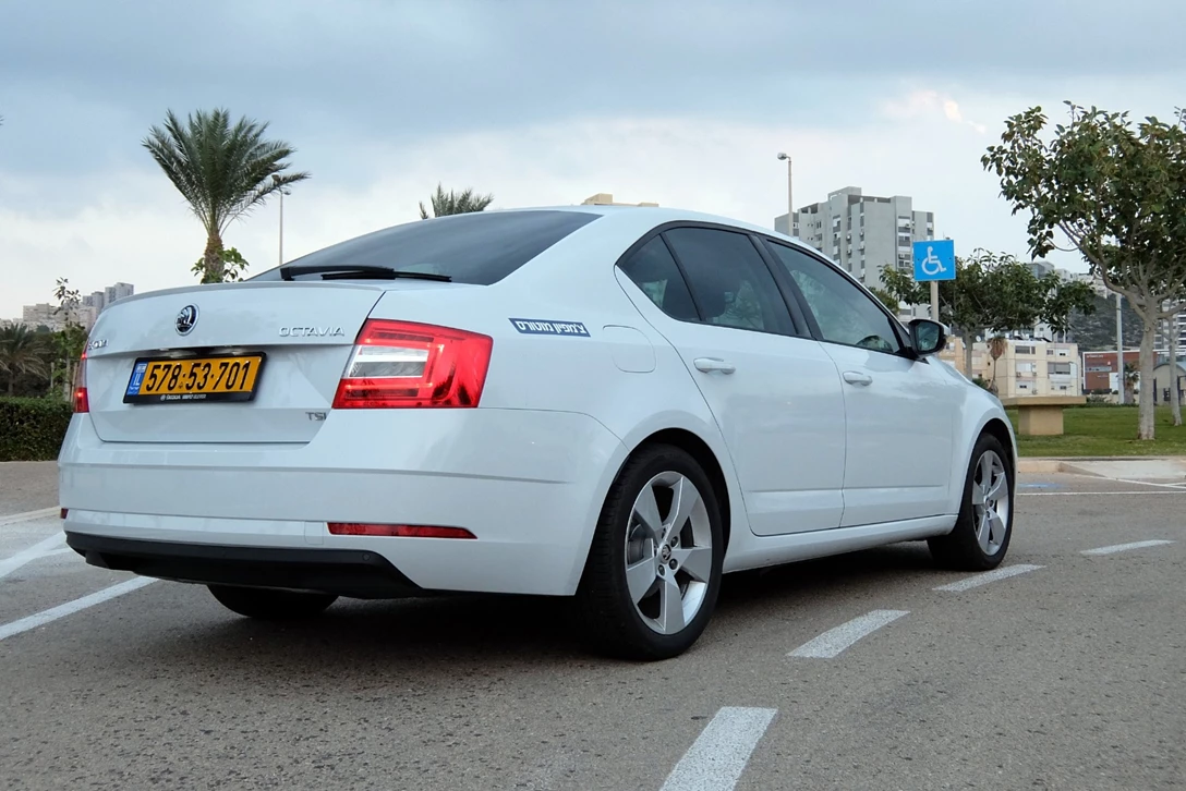 1609191-6-סקודה אוקטביה 2 ליטר מבחן דרכים (6).JPG