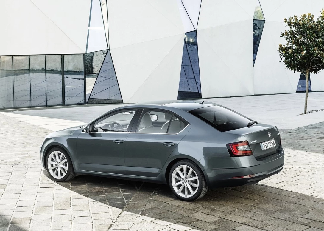 1637947-Skoda-Octavia-2020-04.jpg
