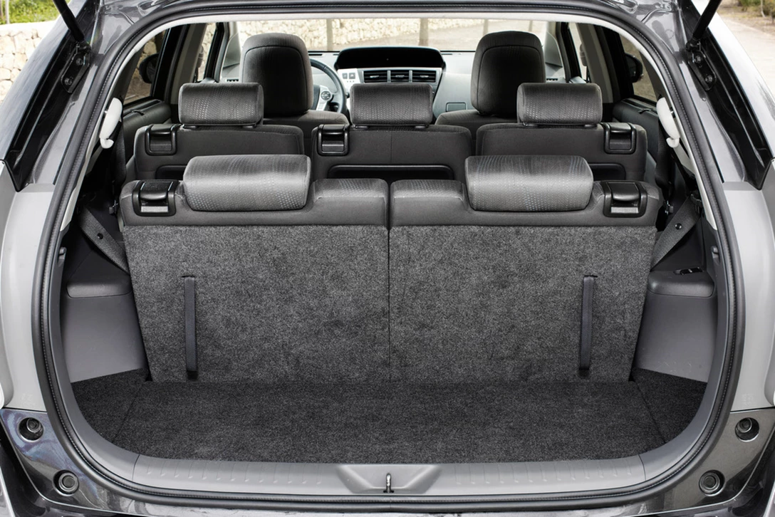 טויוטה פריוס פלוס 2015