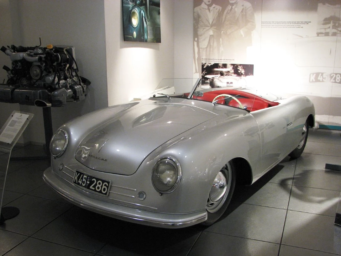 1686873-Porsche_356_Nr._1_Roadster_1948.jpg