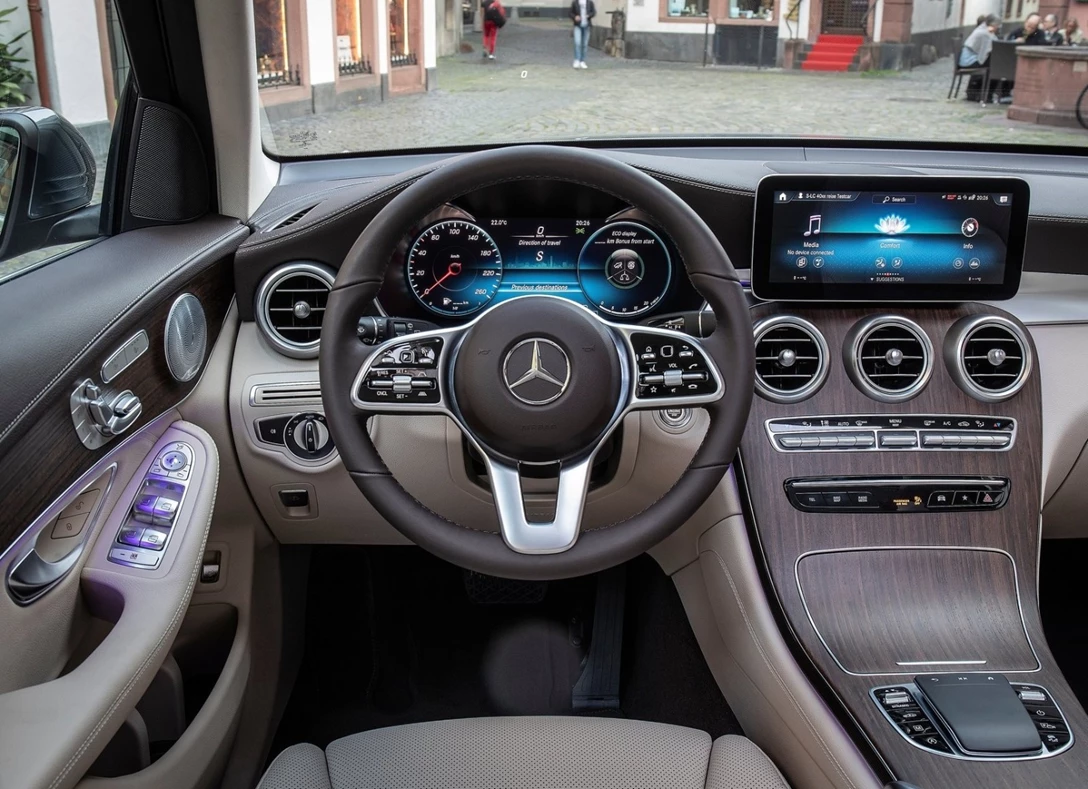 1648151-Mercedes-Benz-GLC-2021-05.jpg