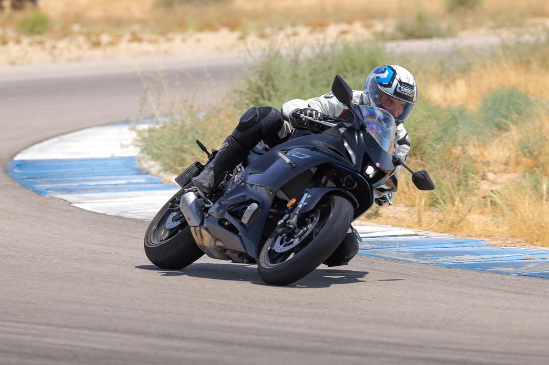 1671931-cushmaro r7 -010.jpg