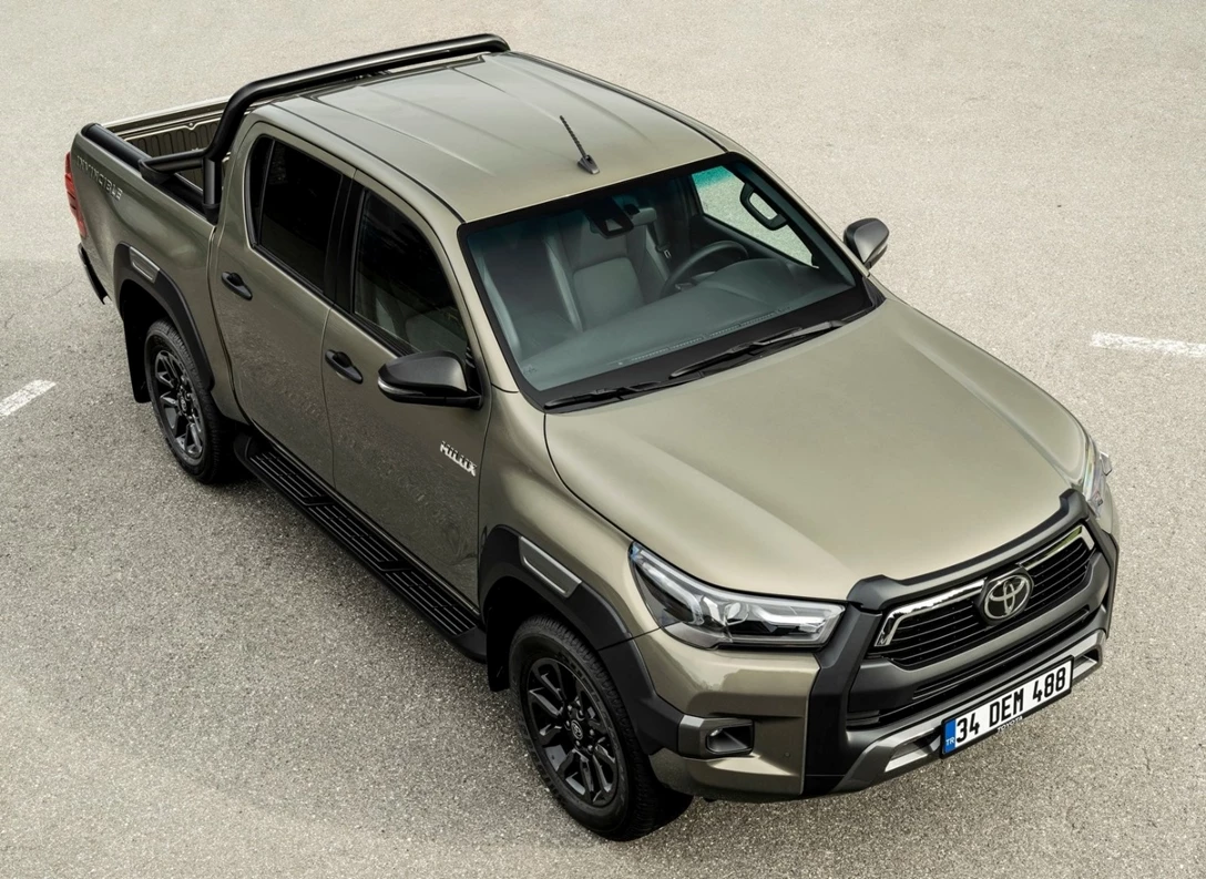 1654563-Toyota-Hilux-2022-03.jpg