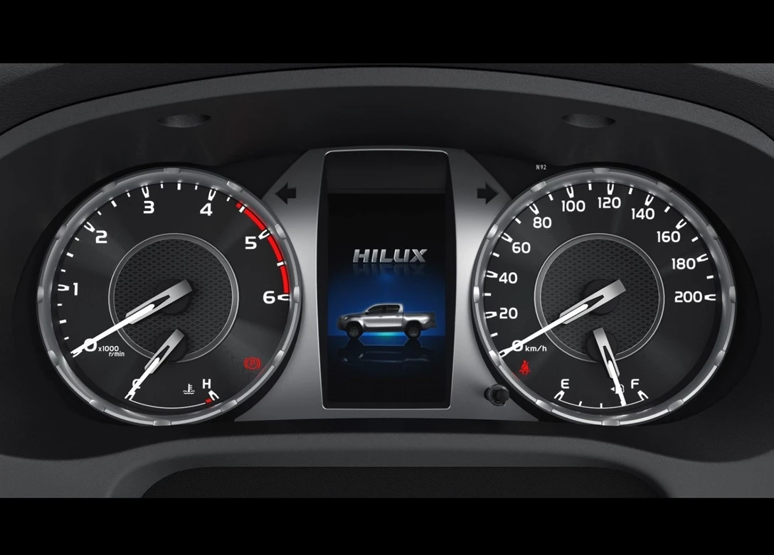 1678774-Toyota-Hilux-2023-06.jpg