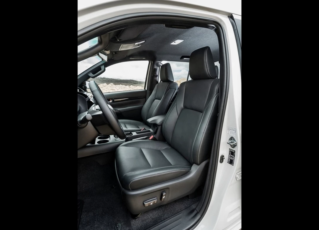 1656633-Toyota-Hilux_Special_Edition-2019-1600-4f.jpg