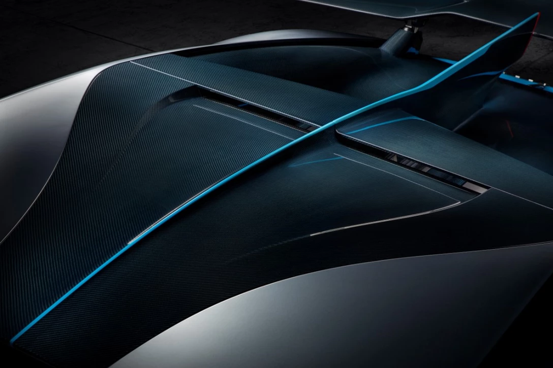 1601407-13_Bugatti-Divo_naca-duct.jpg
