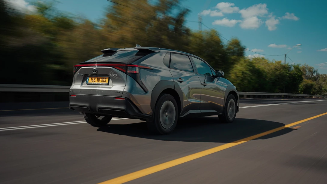 1681636-Hyundai IONIQ 5 vs Skoda Enyaq vs KIA EV6 vs TOYOTA BZ4X - 2023.01_57_06_21.Still200 copy.jpg