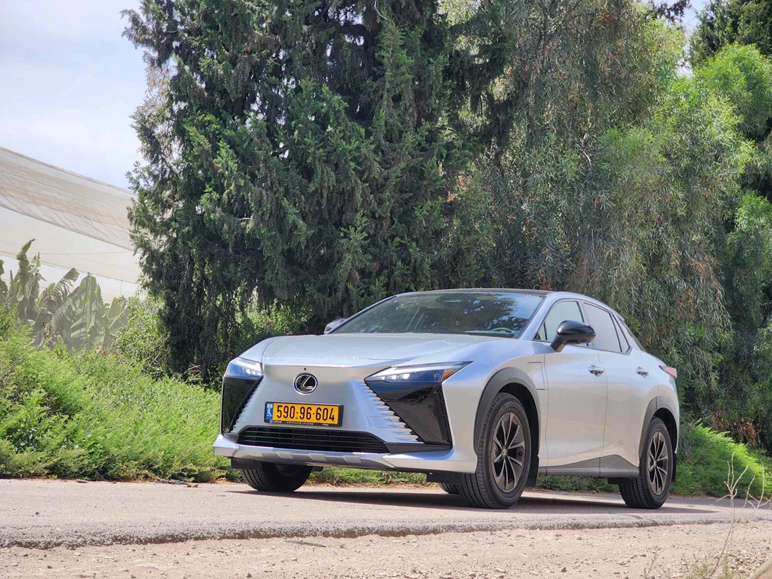 לקסוס RZ