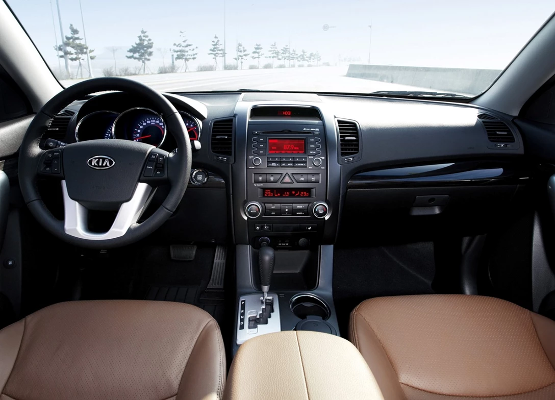 1686496-Kia-Sorento-2011-05.jpg