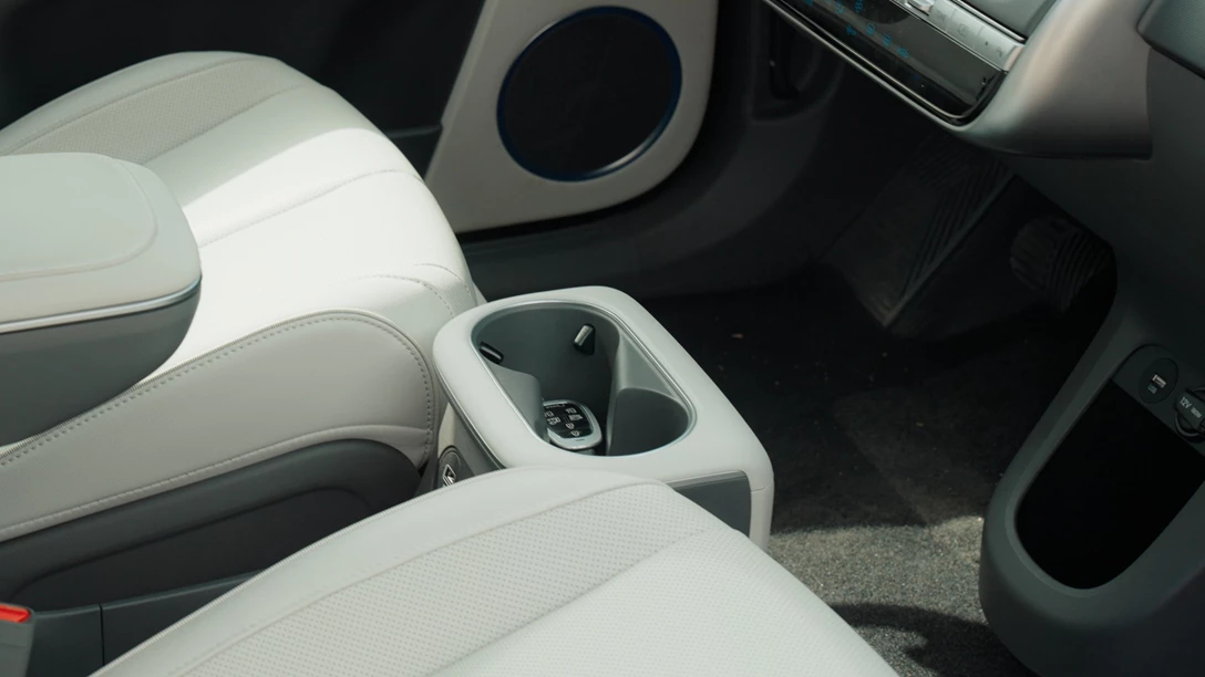 1681726-Hyundai IONIQ 5 vs Skoda Enyaq vs KIA EV6 vs TOYOTA BZ4X - 2023.00_49_11_02.Still148 copy.jpg