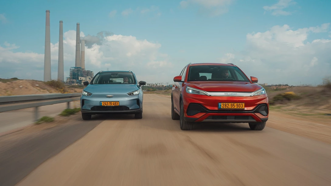 1673483-BYD ATTO 3 vs Geely Geometry C.00_41_45_06.Still040 copy.jpg