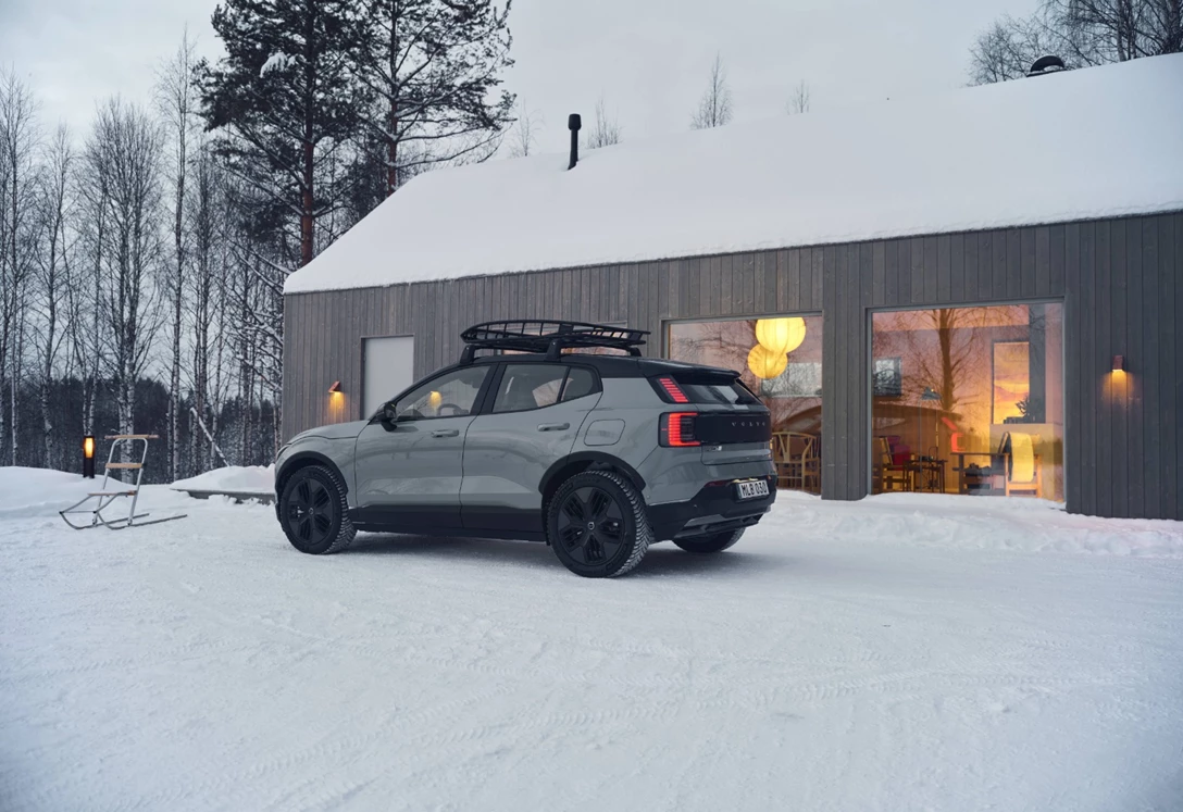 1706826-339531_Volvo_EX30_Cross_Country_with_Swedish_winter_cabin.jpg