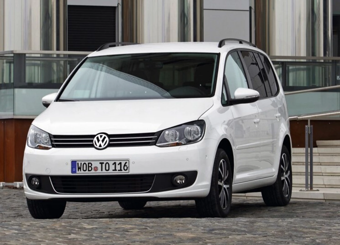 1690361-Volkswagen-Touran-2014-04.jpg