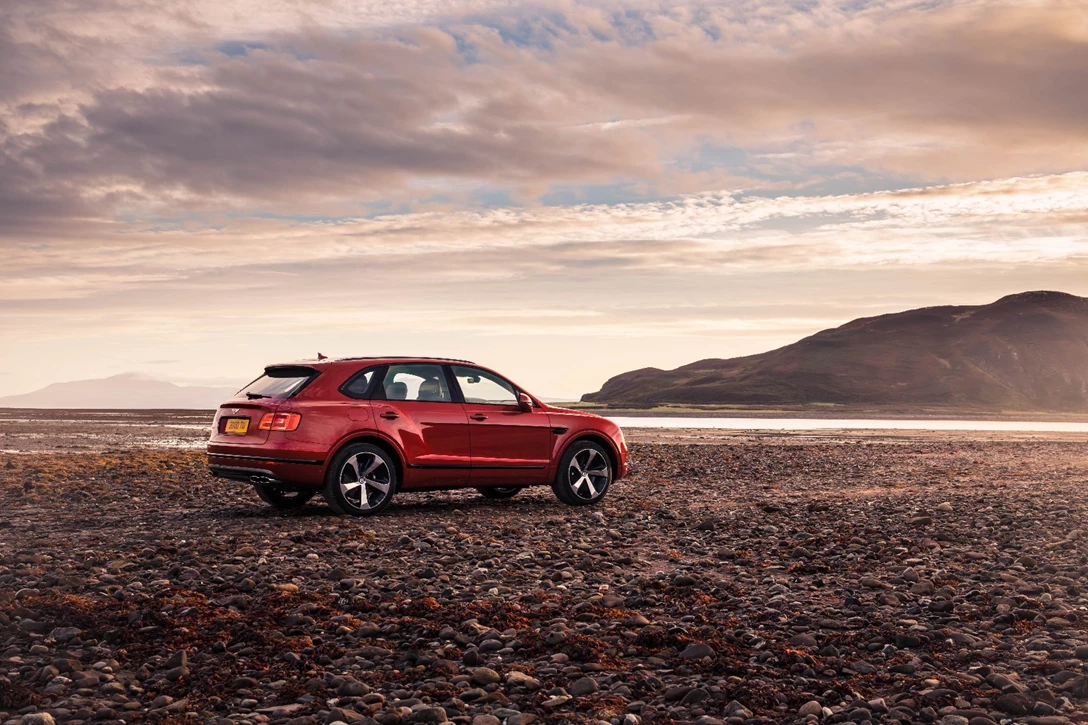 1589849-Bentayga V8 - 6.jpg