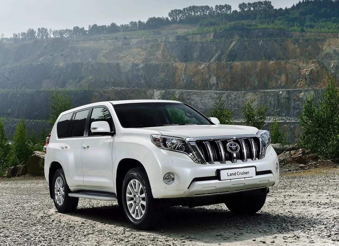 1642703-Toyota-Land_Cruiser-2016-03.jpg