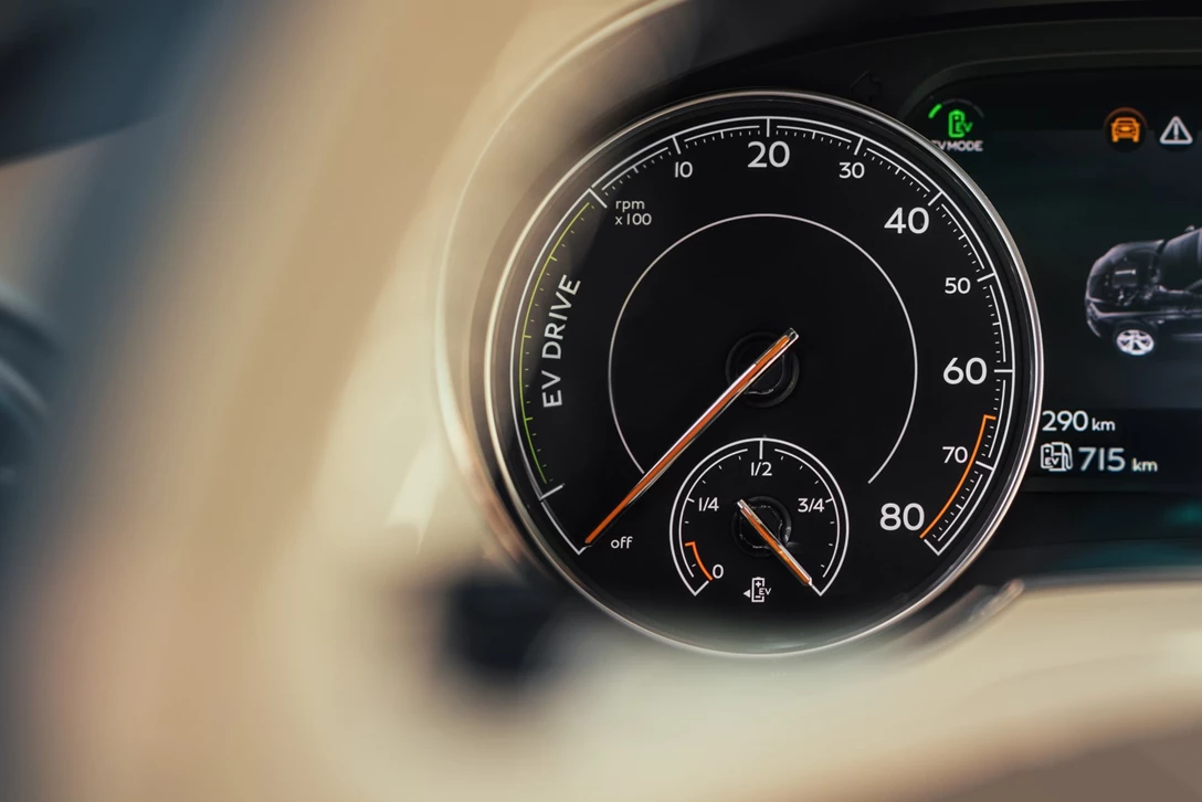 1592587-Bentley Bentayga Hybrid - 25.jpg