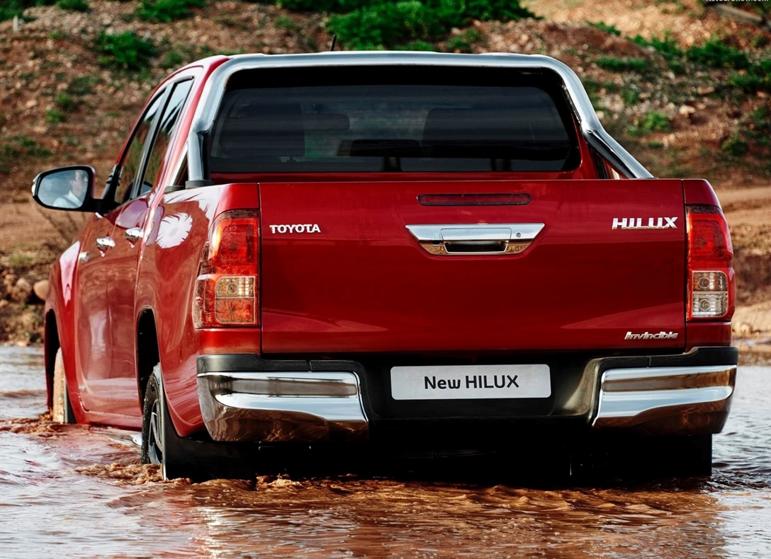 1659459-Toyota-HiLux-2017-03.jpg