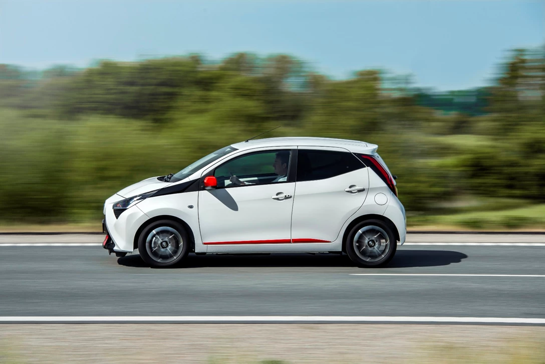 1597183-AYGO_White_009.JPG