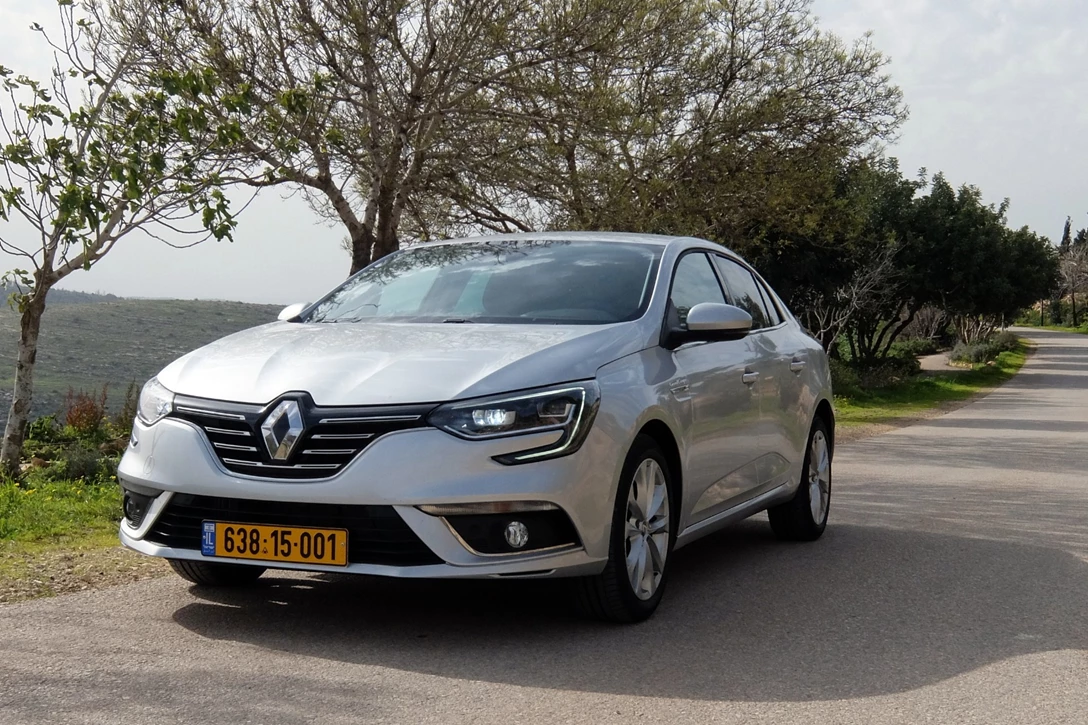 1611149-רנו מגאן גרנד קופה - מבחן דרכים (1.3 ל') (7).JPG