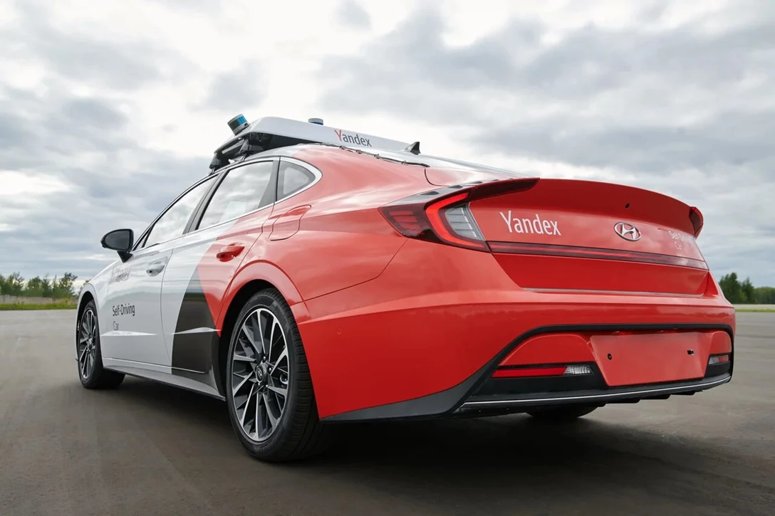 1619717-Yandex_self-driving_Hyundai_Sonata_2.jpg