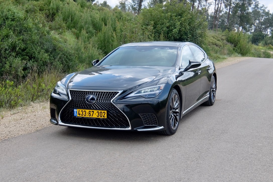 1643084-לקסוס LS מבחן דרכים - 10.jpeg