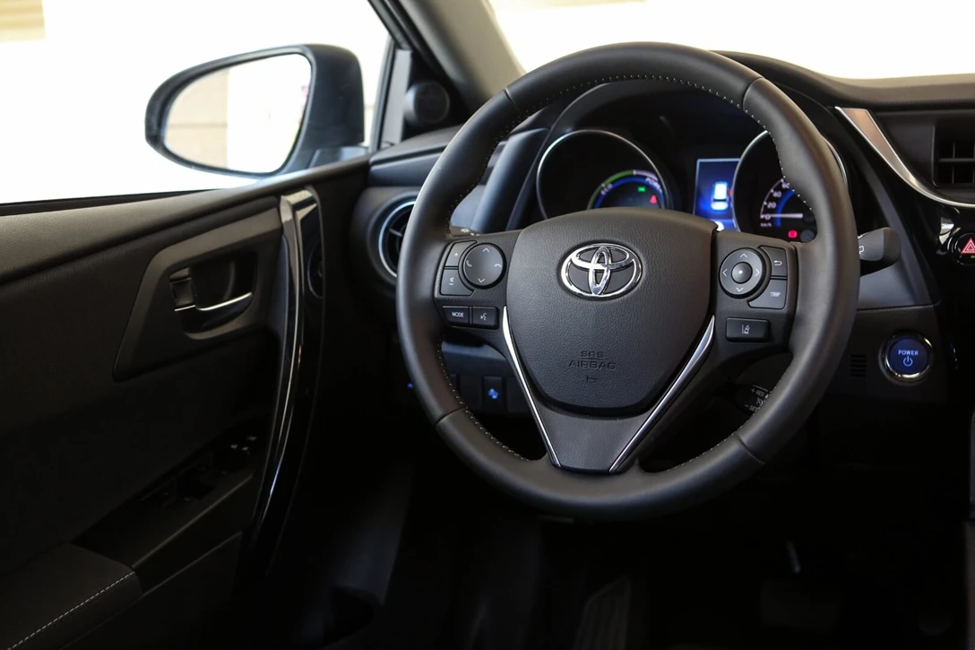 1628911-10-טויוטה אוריס מתיחת פנים אילן קליין (12).jpg