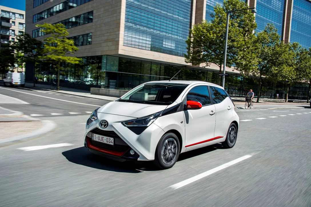 1597192-AYGO_White_018.JPG