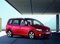 1690358-Volkswagen-Touran-2014-01.jpg
