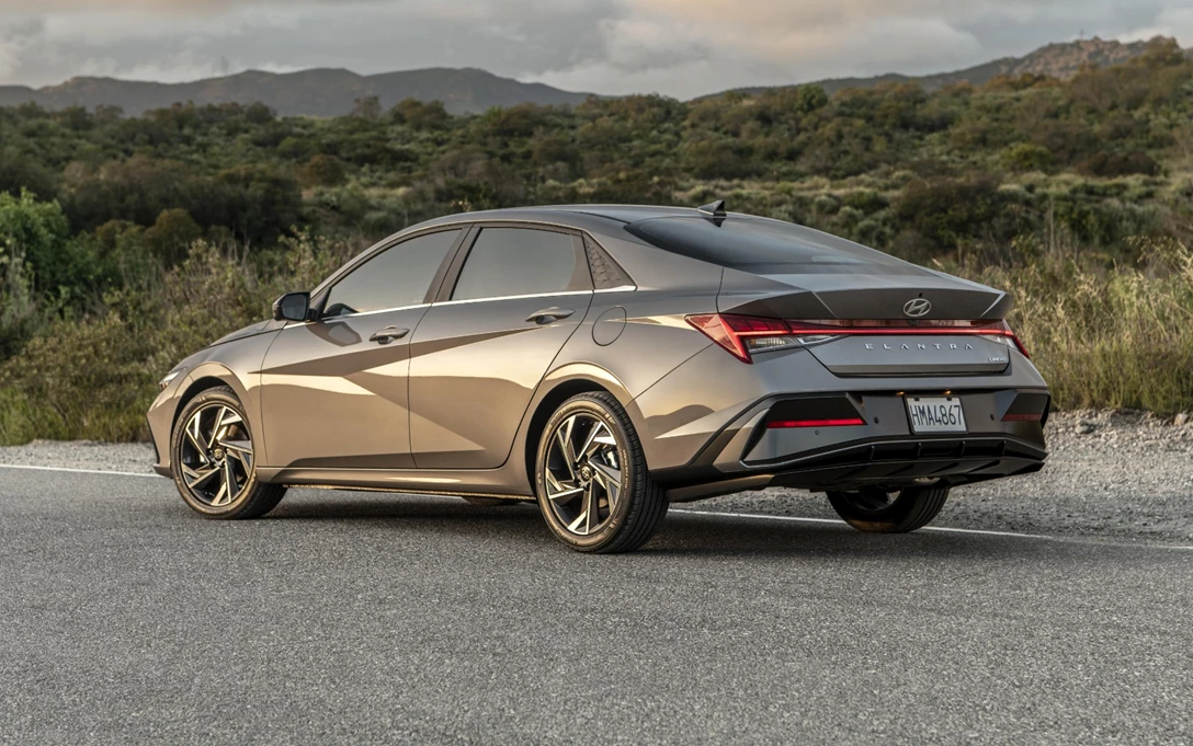 1693024-Large-56915-2024Elantra-min.jpg