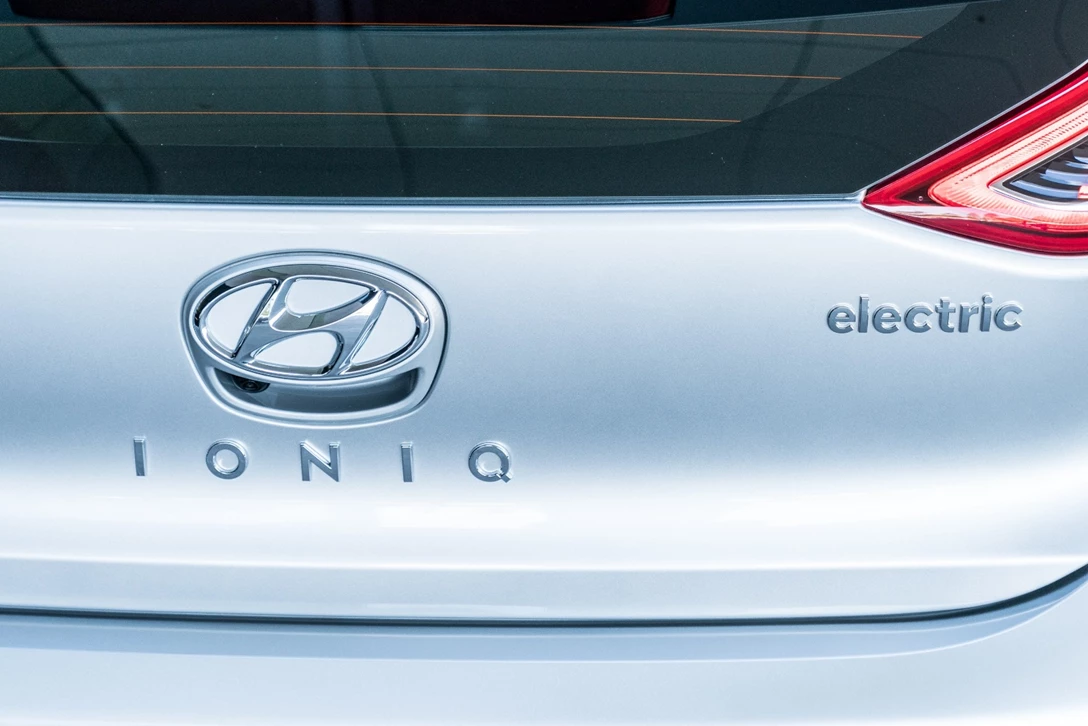 1609218-46578_2017_Ioniq_Electric_Vehicle_EV.jpg