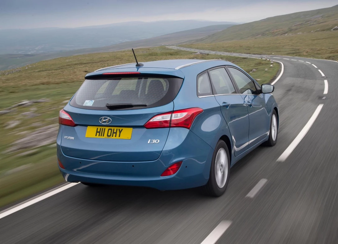 1690659-Hyundai-i30_Wagon-2013-02.jpg