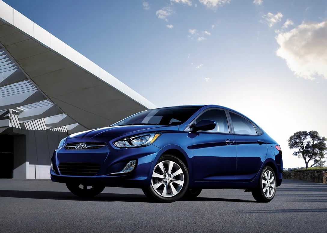 1641023-Hyundai-Accent-2017-02.jpg