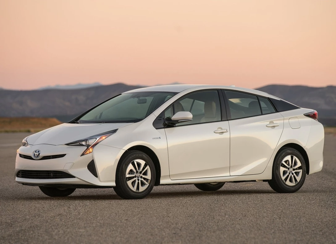 1643705-Toyota-Prius-2017-01.jpg