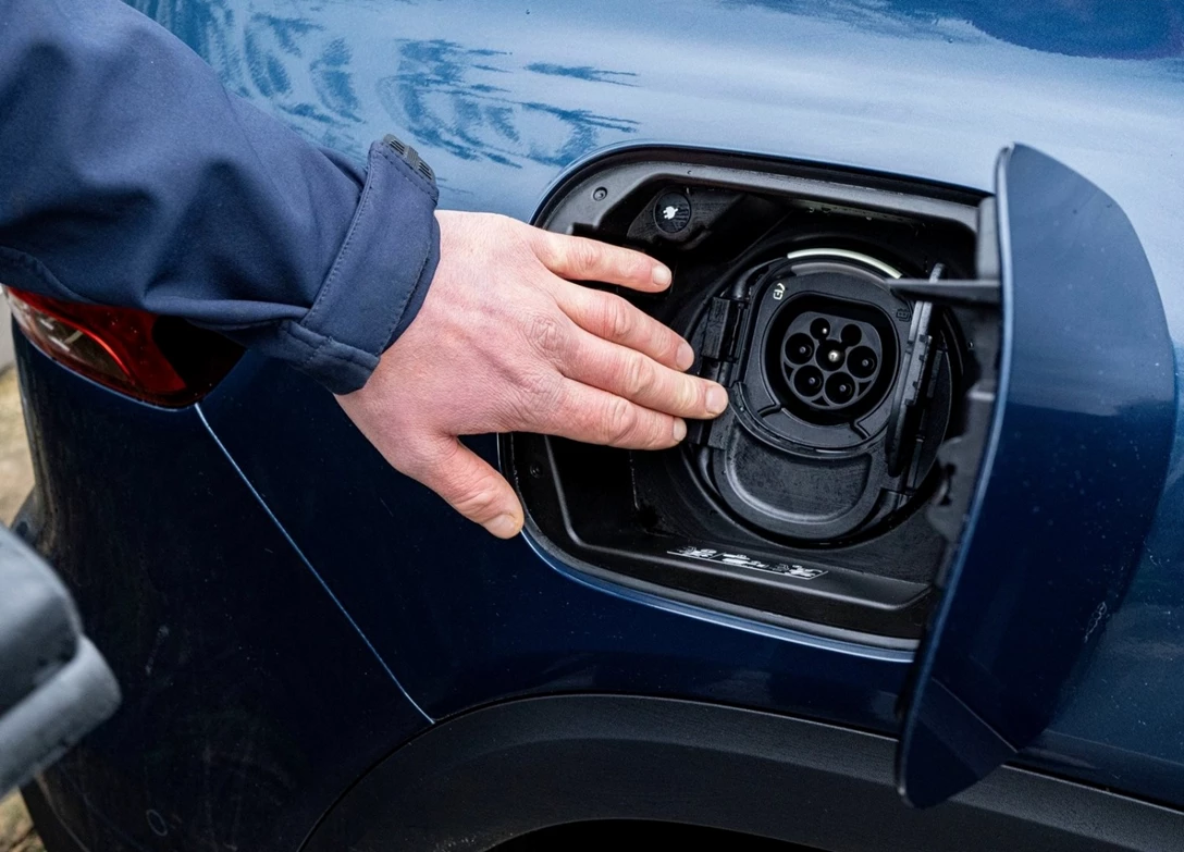 1702485-Mercedes-Benz-EQB-2024 (12).jpg