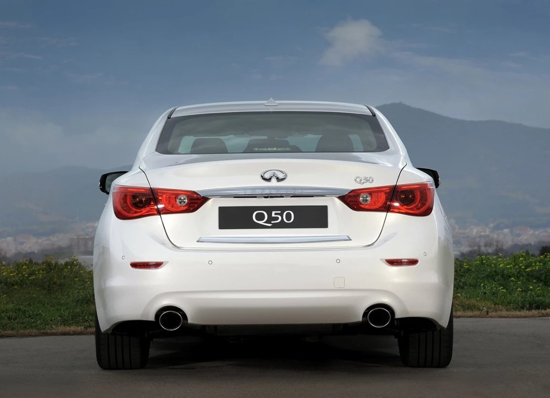 1670031-Infiniti-Q50-2015-02.jpg