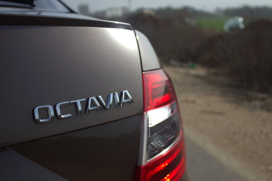 1614077-סקודה אוקטביה מבחן דרכים 1.5 ל' (2).jpg