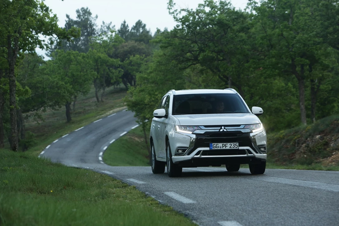 1597680-מיצובישי אאוטלנדר PHEV - השקה (14).jpg