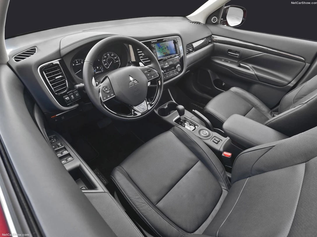 1583275-Mitsubishi-Outlander 2.jpg