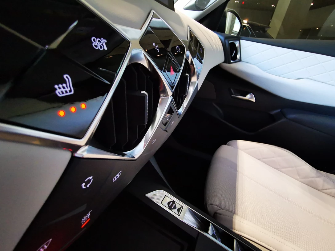 1624710-rotemi090919ds3crossp (14).jpg