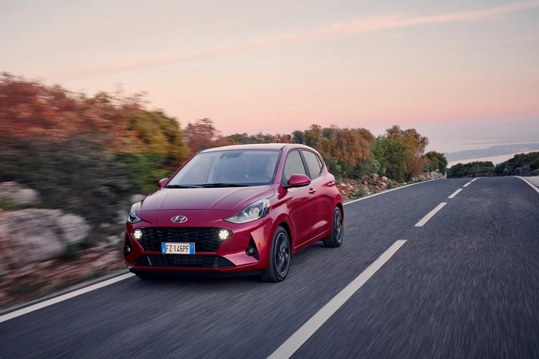 1630159-Hyundai i10 Dragon Red (14).jpg