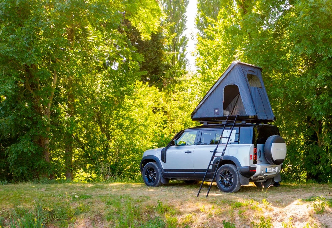 1633313-LAND ROVER AND AUTOHOME CREATE RUGGED ROOF TENT FOR NEW DEFENDER  (6).jpg