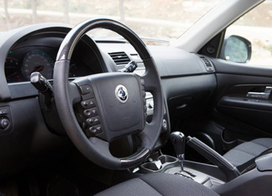 1688108-SsangYong-Rexton-2014-05-TF.jpg