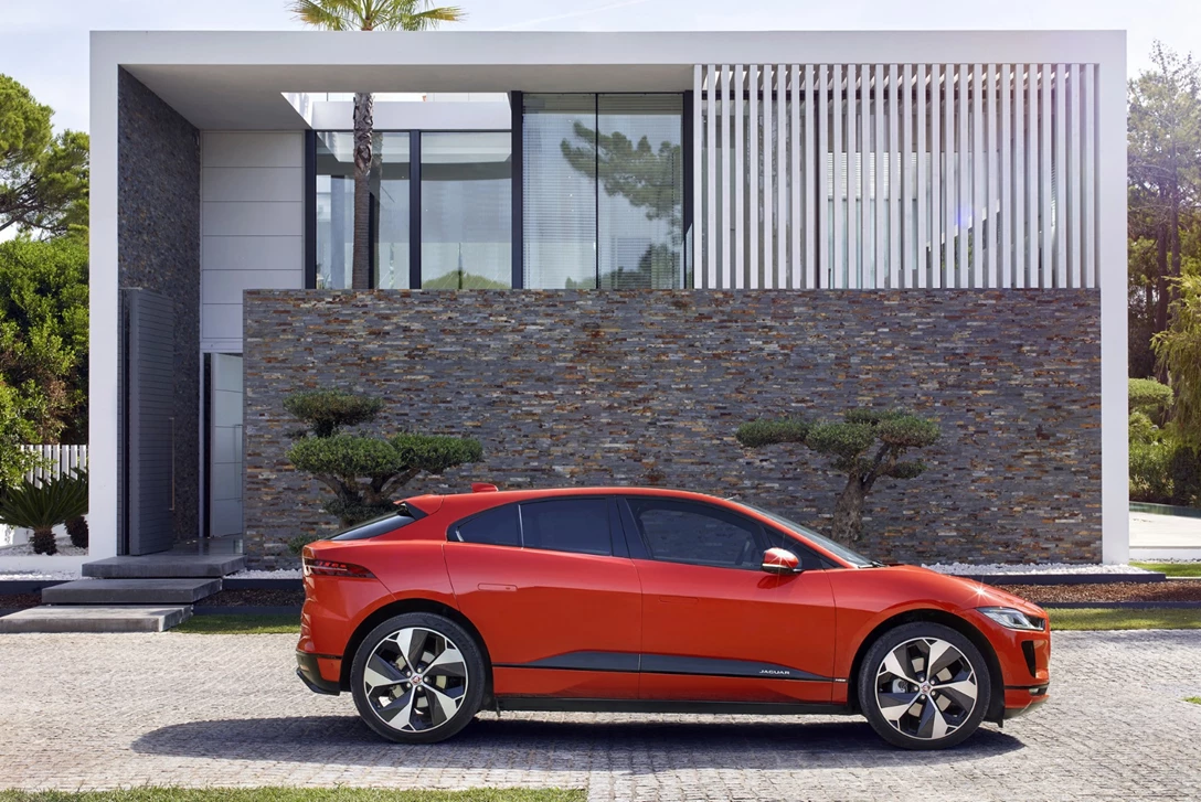 1591873-יגואר i-PACE החדש 2018 נחשף (5).jpg