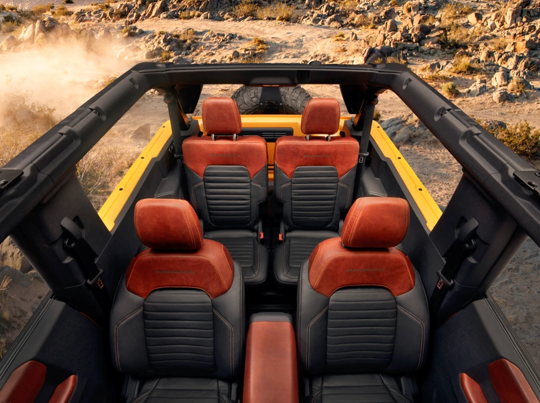 1633941-Bronco_2dr_Interior_02.jpg